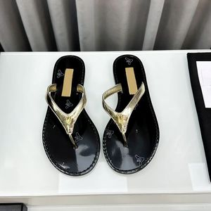 Hot 24 dames trengs sandalen ontwerper schapenvacht flip-flops met boog faux parel strass slippers klassieke dia's gewikkeld textuur muildieren met stofzakken buiten casual schoen