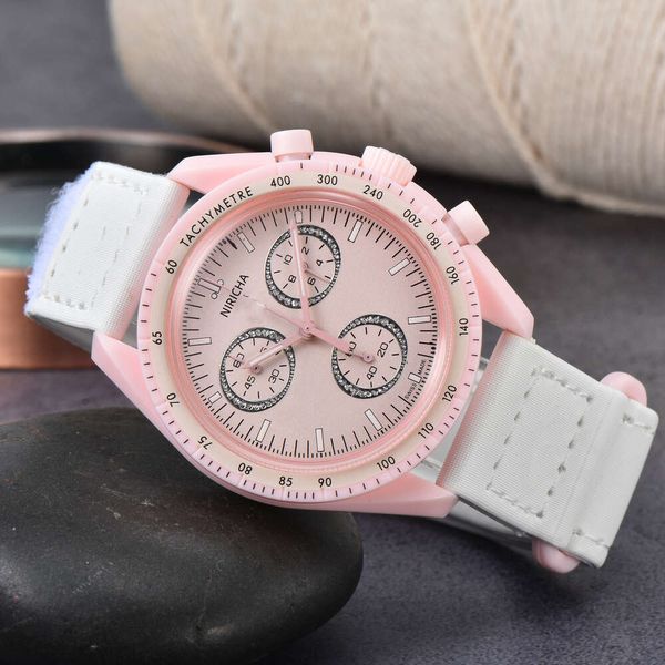 Hot Blast Joint Design Men's Watch Business Fashion Fashion Sports Plastic Men's Quartz Watch