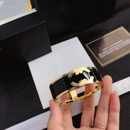 Bracelet de créatrice de marque chaude bracelet célèbre Bracelet Circle Coucle de la mode Love Luxury Jewelry Party Birthday Accessoires Gift Box Classic Style