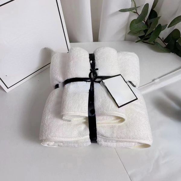 Hot Brand Modern Durable Cc Coral Toallas de baño Velvet Home Toalla de secado rápido Absorbente Caja de regalo Set