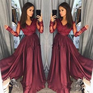 Chaud Bourgogne Robes De Bal 2018 Sheer Vintage Manches Longues Une Ligne V Cou tache de dentelle Formelle Partie Porter Prom Pageant Robes Arabe