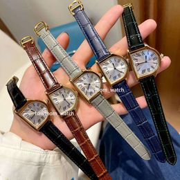 Hot Classic Designer Watch Gift Luxury Lady Leather Watch Band Vintage Quartz Mouvement Roman Markers Watch Luxury Watchs Warm's Watch