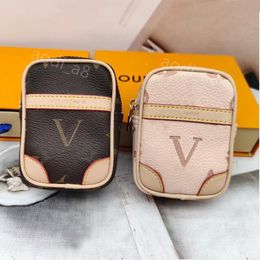 Caliente clásico carta diseñador llaveros mini bolso billetera de cuero llavero equipaje de lujo colgante llavero del coche llavero para encanto hombres mujeres moda bolsa de almacenamiento de auriculares