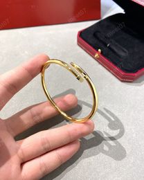 Pulsera clásica caliente del brazalete del diseñador del clou del clavo pulsera del regalo del brazalete del diseñador del diamante para las mujeres muchachas