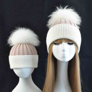 Hete schattige ouder-kind kinderen baby jongens meisjes moeder pur pompom winter hoeden warm grote echte wasbeer bont ball breanie hoed haak cap j220722