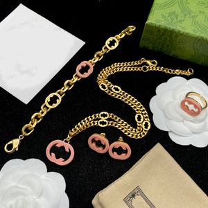 Pulsera, collar, aretes, anillo, joyería de diseñador, 4 juegos, collar con doble alfabeto de acrílico rosa de oro de 14 k, boda, banquete, fiesta, regalos de alta calidad, venta al por mayor