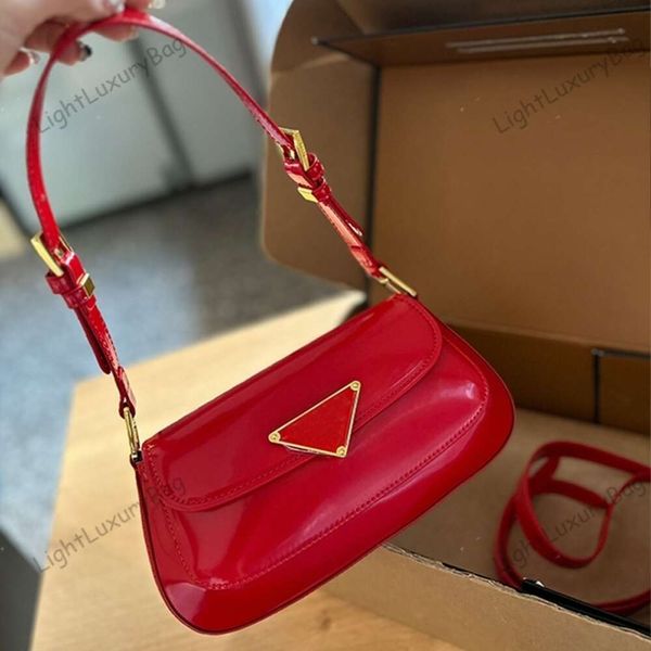 Bolso de noche de diseñador caliente Bolsos cruzados de charol brillante Bolso de lujo que combina con todo Bolso de axila Bolso de moda para mujer Baguette Bolsos de hombro rojos