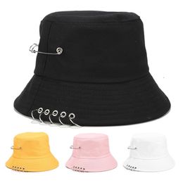 CHAUDE Designer Chapeau Solide Couleur Fer Pin Anneaux Personnalité Seau Chapeau Pour Unisexe Femmes Hommes Pêcheurs Casquettes Parti chapeau T500216