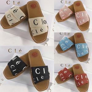 Livraison gratuite Slippers Sandales Woody Sandales Tissu en tissu Lettres Brand Sandales Flat Coltress Fashionable Open à bout Open Door Home Sand Sand