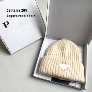 HOT Designer Hiver Chaud Angora Fourrure De Lapin Hommes et Femmes Tricoté Chapeau Brimless Chapeau Casual Oreille Protecteurs Doux Haricot Peau Chapeau