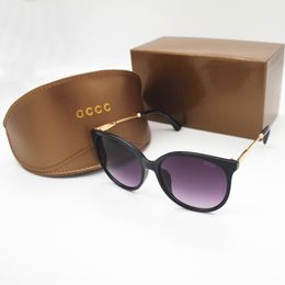 Warme modeontwerper zonnebril top luxe rechthoekige zonnebril voor vrouwen mannen vintage kat-oog frame tinten dik frame naakt sunnies unisex zonnebril met doos