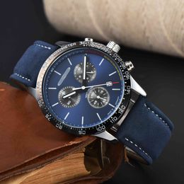 Mode chaude nouveau concepteur de luxe vêtements de cérémonie hommes montre avec classique rétro avec fonction mouvement à Quartz montre neutre