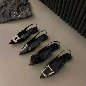 Hete platte zwarte teen sandalen Fairy Shoes Lente zomer Sandaal Women Pointed Rhinestone Temperament Single Shoe Sandles Heel 240228