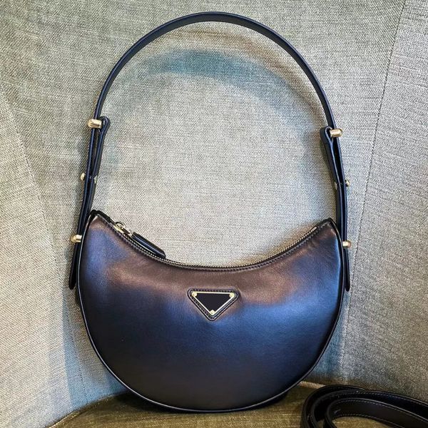 chaud de haute qualité luxe en cuir véritable mode fourre-tout rétro sac à bandoulière Cross Body Designer sac à main été pochette loisirs lettre triangle prad demi-lune sac