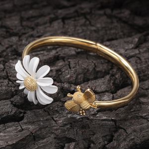 HOT Little Daisy bee ouvre un bracelet design, les fleurs laquées sont populaires pour les bracelets pour femmes, bracelets et bagues bon marché pour dames NBT1451