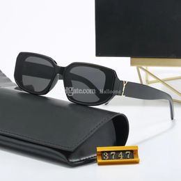 Hot luxe zonnebril voor dames en heren Designer kleine lensstijl bril Klassieke Cat-Eye smal frame vlinderbril met doos