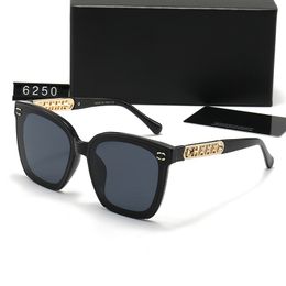 Gafas de sol de lujo calientes Diseñador de lentes Polaroid para mujer Gafas para hombre Gafas para personas mayores para mujer Marco de anteojos Gafas de sol de metal vintage con