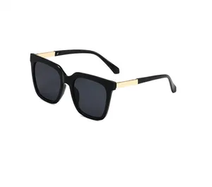 Warme luxe zonnebril gepolariseerde lensontwerpersbrief dameshoens goggle senior mode brillen voor dames bril frame vintage metalen zonnebril met doos
