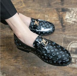 Hot Men schoenen Loafers hoogwaardige print PU lederen slip op nieuw modeontwerp metalen decoratie comfortabel klassiek