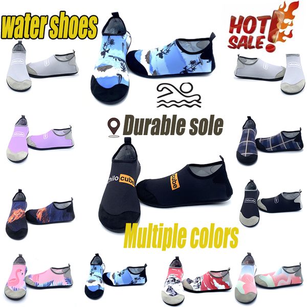 Zapatos acuáticos para hombre y mujer, zapatillas de natación, sandalias descalzas, zapatos planos para vadear en la playa, calzado Unisex transpirable de secado rápido 34-45