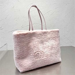 HOT Mumu peluche Totes Designer fourre-tout sacs femmes sac à main de luxe poilu épaule sac à provisions lettres classiques imprimer sac moelleux sacs à main