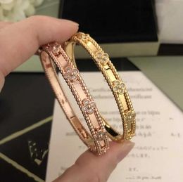Clocles étroits Hot étroits Designer en bracelet en diamant 4 Modifs de fleurs de feuilles Bracelet Bracelet Saint-Valentin Bijoux Gift