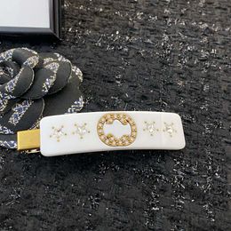 Heet nieuw, designer haarclip, acryl haarclip, klassiek, dubbele letter, kristal, ster, wit met goud, hoogwaardig messing materiaal, voortreffelijk, dameshaaraccessoires