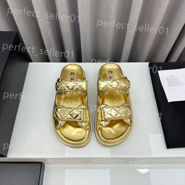 Hot New Designer Pantoufles 2024 SS Dad Sandales Slides Chaussures Femmes Chaussures plates Plage Designer Sandales Chaussures de luxe Slip sur sans la sangle arrière Été Cuir matelassé