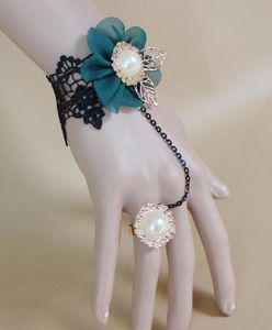 la nouvelle chaîne de poignet en perles de dentelle noire à la mode fait référence à l'élégance délicate classique de la mode du bracelet intégré