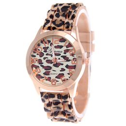 Hete nieuwe groothandel dames meisjes Genève mode sexy luipaard gelei siliconen quartz horloge cadeau mode dameshorloge J065