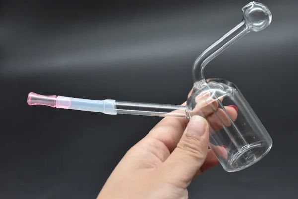 CALIENTE EN VENTA Quemador de aceite de vidrio Bong para plataformas petrolíferas bongs pequeño 21 mini dab plataforma petrolera narguile embriagador Fumar narguile colector de ceniza con manguera