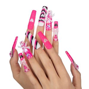 Faux ongles tendance, vêtements originaux, très beaux, superbes, colorés, style Barbie peint à la main
