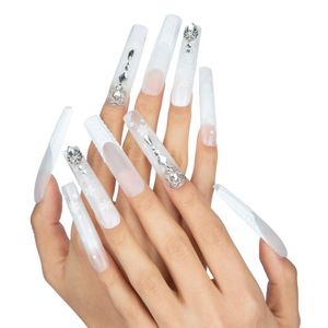 Faux ongles chauds et originaux, longs, très beaux, superbes illustrations dans un style flocon de neige blanc