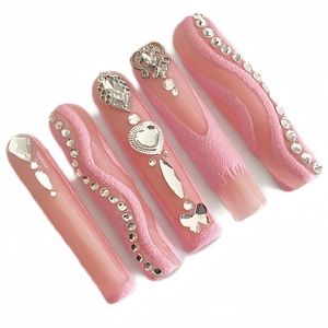 Faux ongles chauds et originaux, longs, très beaux, superbes illustrations dans un style diamant rose