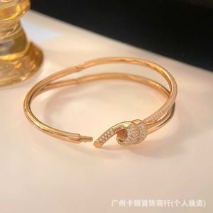 Heet plukken TFF 18K gouden bezaaid diamant knooparmband met een vrouwelijk niche -ontwerp eenvoudig en luxueuze inzet roos vol