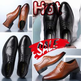 Zapatos de cuero de negocios cómodos de calidad caliente, zapatos formales de cuero para hombres, mocasines de diseño simple, zapatos planos para hombres, eur38-47 de boda