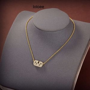 Hot Kwaliteit Designer Klassieke Hanger Kettingen Vrouwen Gouden Letter V Ketting Valentinolies Luxe Design Sieraden ah1b