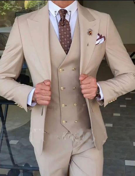 Hot Recommande beige Groom Tuxedos Men Formal Peak Tapel Slim Fit Suisse Hommes d'affaires Portez des combinaisons de promotion de mariage