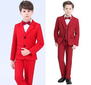 Hot Red Boys Formele gelegenheid tuxedos Notch Rapel Two Button Center Vent Kids Wedding Tuxedos Child Suit (jas+broek+vlinderdas+vest)