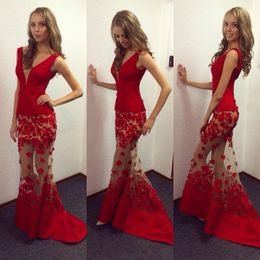 Hot Red Avondjurken Mermaid Sexy V-hals Applicaties met Hand Made Flowers Illusion Style Long Satin Prom Party Jassen Celebrity Jurken