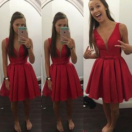 Hot Red Party Jurken 2016 Prom Dress Custom Sexy Deep V-hals Elegante A-lijn Backless Satijn Formele Avondjurken Knielengte Snelle Verzending