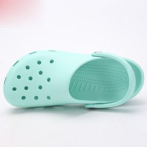 Vente chaude-2018 Pantoufles Sandales de plage pour hommes Nouvelles chaussures d'entraînement Tongs unisexes Diapositives respirantes à l'eau