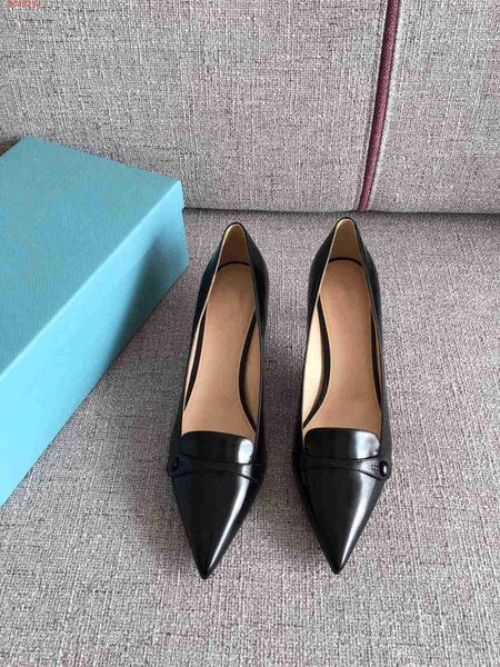 Vente chaude-2021 Cuir verni chaussures habillées à talons hauts pour dames Jaune, noir et blanc noblesse élégance Choix de la marque