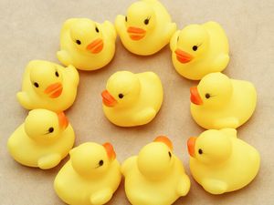 Venta caliente 20 unids/lote 4x4 cm lindo bebé niña niño baño juguetes clásicos carrera de goma patos chirriantes amarillo