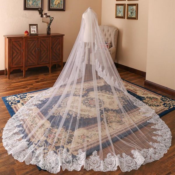 Vente longs voiles de mariage avec dentelle applique bord une couche ronde cathédrale longueur voiles avec peigne tulle voile de mariée