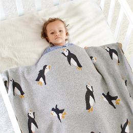Offre spéciale bébé tricoté printemps automne courtepointes mignon pingouin câlin berceau feuille infantile poussette couverture bureau sieste couverture 210309