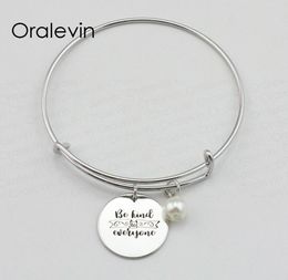 Vente chaude SOYEZ GENTIL AVEC TOUT LE MONDE Inspirant Estampillé À La Main Gravé Pendentif Extensible Bracelet Bracelet Cadeau Bijoux, 10 Pcs/Lot, # LN2087B2217314