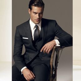 Hot Sale Black Three Pieces Slim Fit Mens Suits Bruiloft Grooms Tuxedos Piek Revers Formele Blazer Prom Pak Jacket Vest en Broek