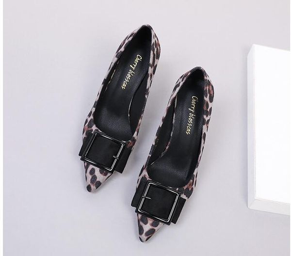 La venta caliente clásico mujeres atractivas del leopardo los zapatos de los altos talones del cuero de patente del dedo del pie puntiagudo vestido poco profundas de zapatos de lujo zapatos de boda Boca Sole