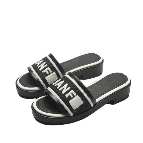 Lettre-classique ￠ vente chaude r￩elle pantoufles en cuir mode pantoufle ￠ talon plat avec lettres correctes logo dessus